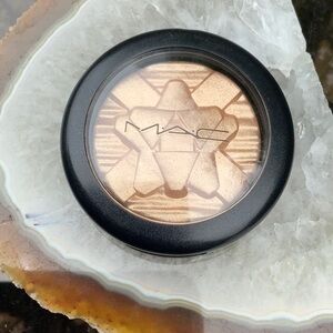 MAC Cosmetics Whisper of Gilt Extra Dimension Skinfinish